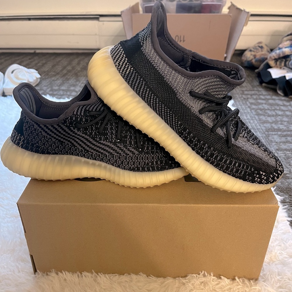Yeezy Boost 350 v2 Carbon, mens size 6.5